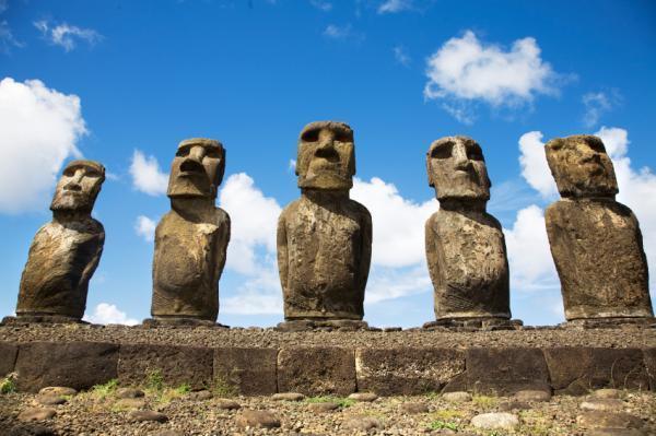 Isola di Pasqua moai